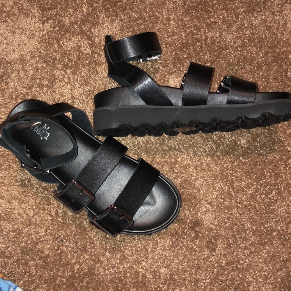 Black platform sandal